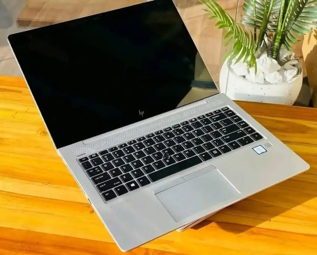 HP Refurbished Elitebook 840 G5 8th Gen Intel core i5 256Gb SSD Backlit magic keyboard 14 inches display 8Gb Ram